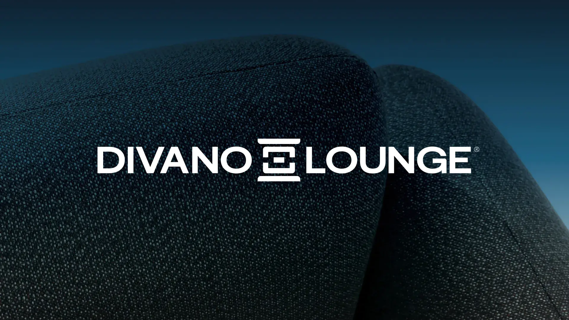 Close-up of a textured dark blue sofa with the "Divano Lounge" logo in white overlay, set against a gradient blue background.