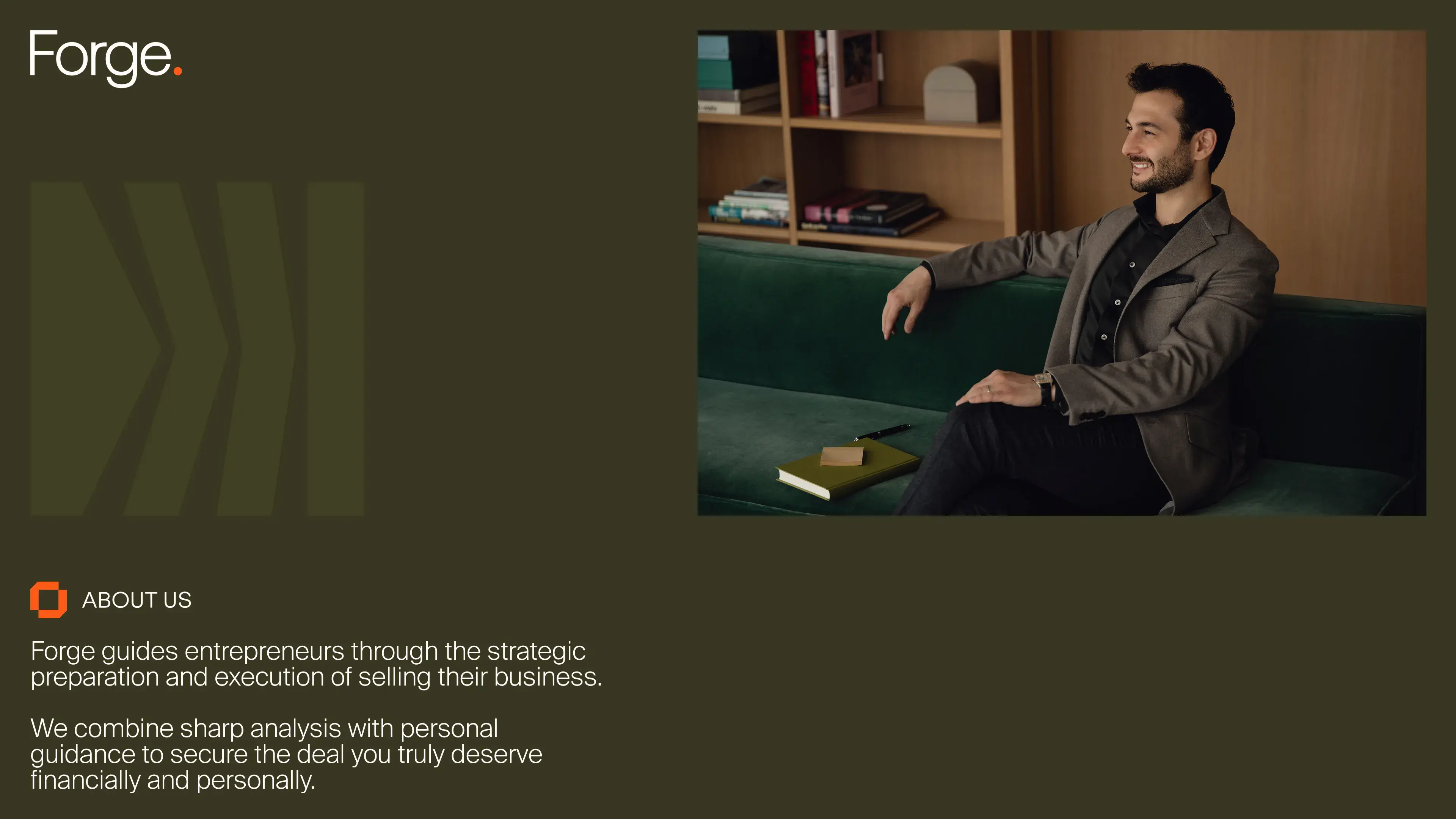 Green website layout with big icon and pfhotgraphy